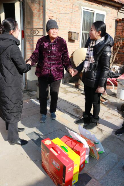 寒冬臘月送溫暖，真情幫扶暖人心 ——德才裝飾走訪慰問(wèn)膠州市困難群眾(圖4)