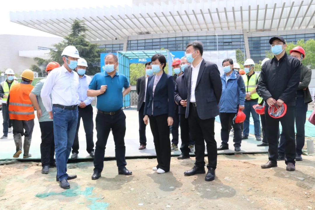 青島市副市長趙燕一行考察中建聯(lián)合青島市博物館擴(kuò)建項目(圖1)