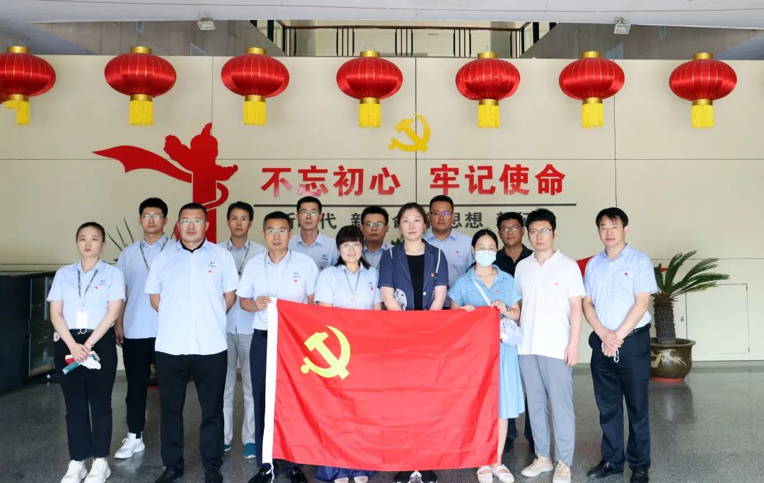 銘記黨史，砥礪前行|支部共建走進(jìn)青島市博物館(圖1)