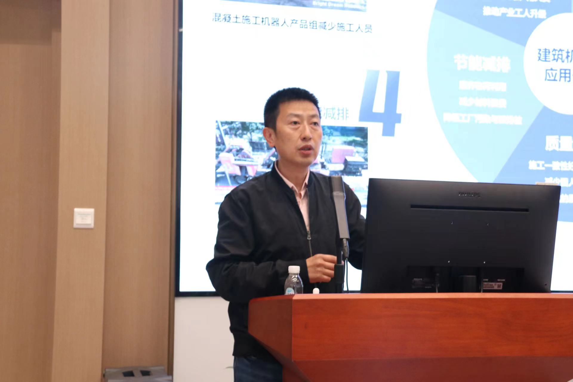德才集團(tuán)開展2023年度智能建造標(biāo)桿項(xiàng)目培訓(xùn)講座，中建聯(lián)合董事長(zhǎng)袁永林參加座談(圖2)